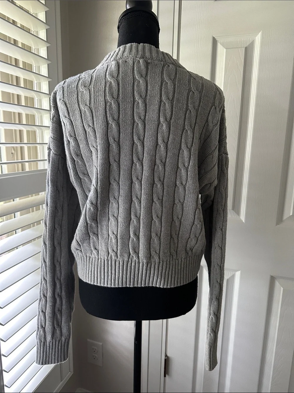 GAP Cable Knit Crewneck Sweater in Light Gray M
